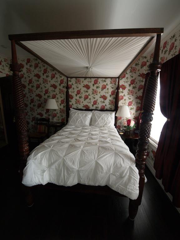 Hillcrest Inn Bed & Breakfast Niagara Falls Room photo